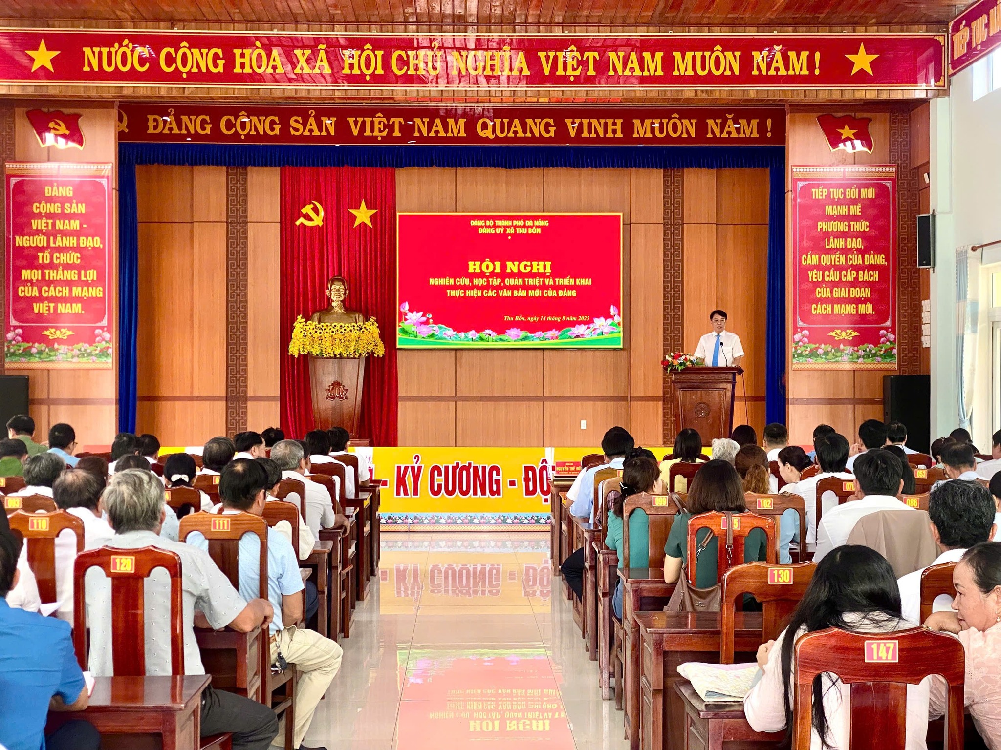 Đảng ủy xã Thu Bồn tổ chức hội nghị công bố quyết định và quán triệt nghị quyết