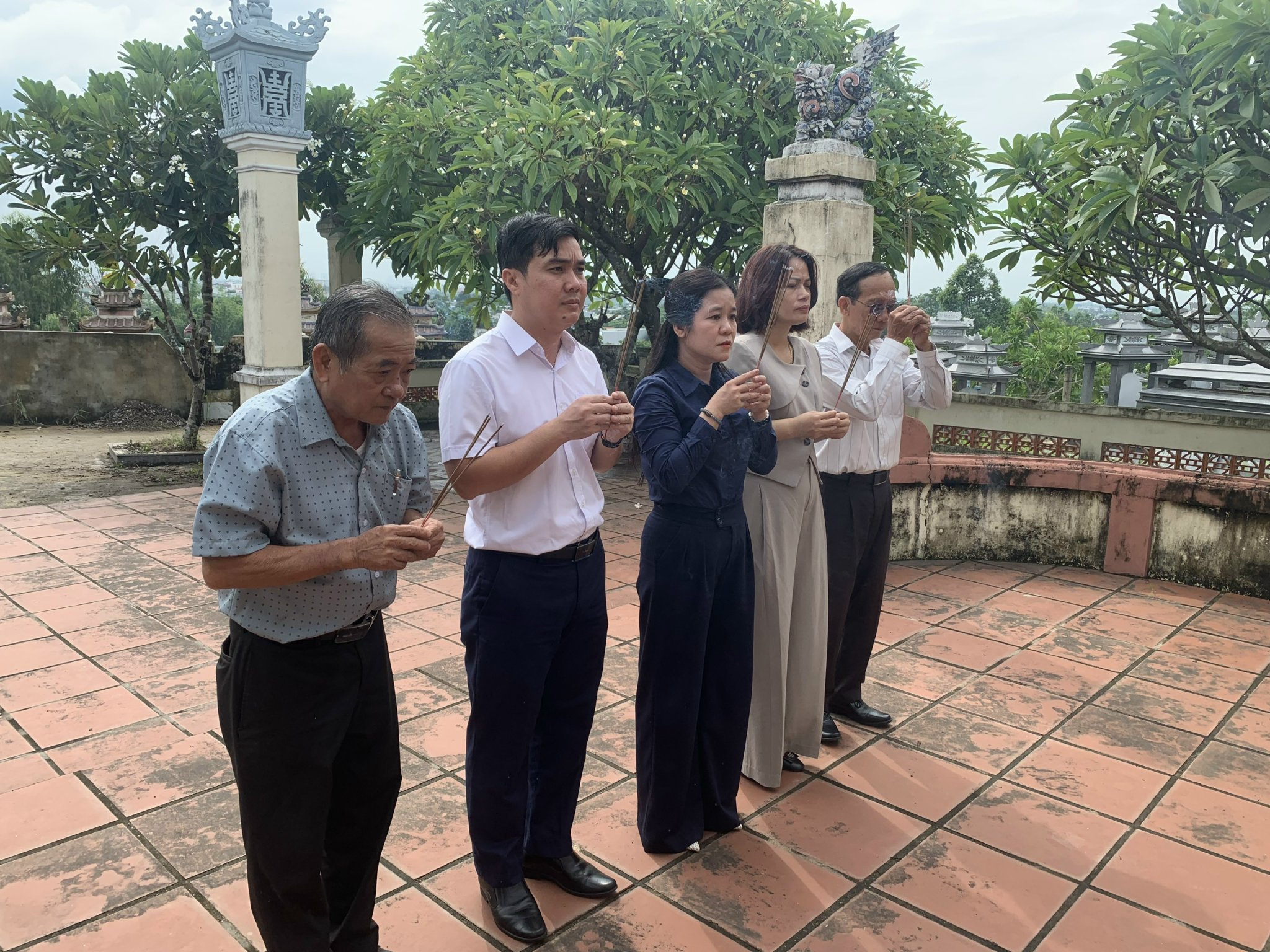 Lãnh đạo phường Cẩm Lệ thăm, dâng hương Khu di tích Lịch sử - Văn hóa quốc gia mộ Ông Ích Khiêm, Di tích lịch sử quốc gia lăng mộ Ông Ích Đường