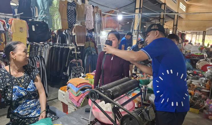 Thăng Bình hỗ trợ tiểu thương chuyển đổi số, kê khai thuế