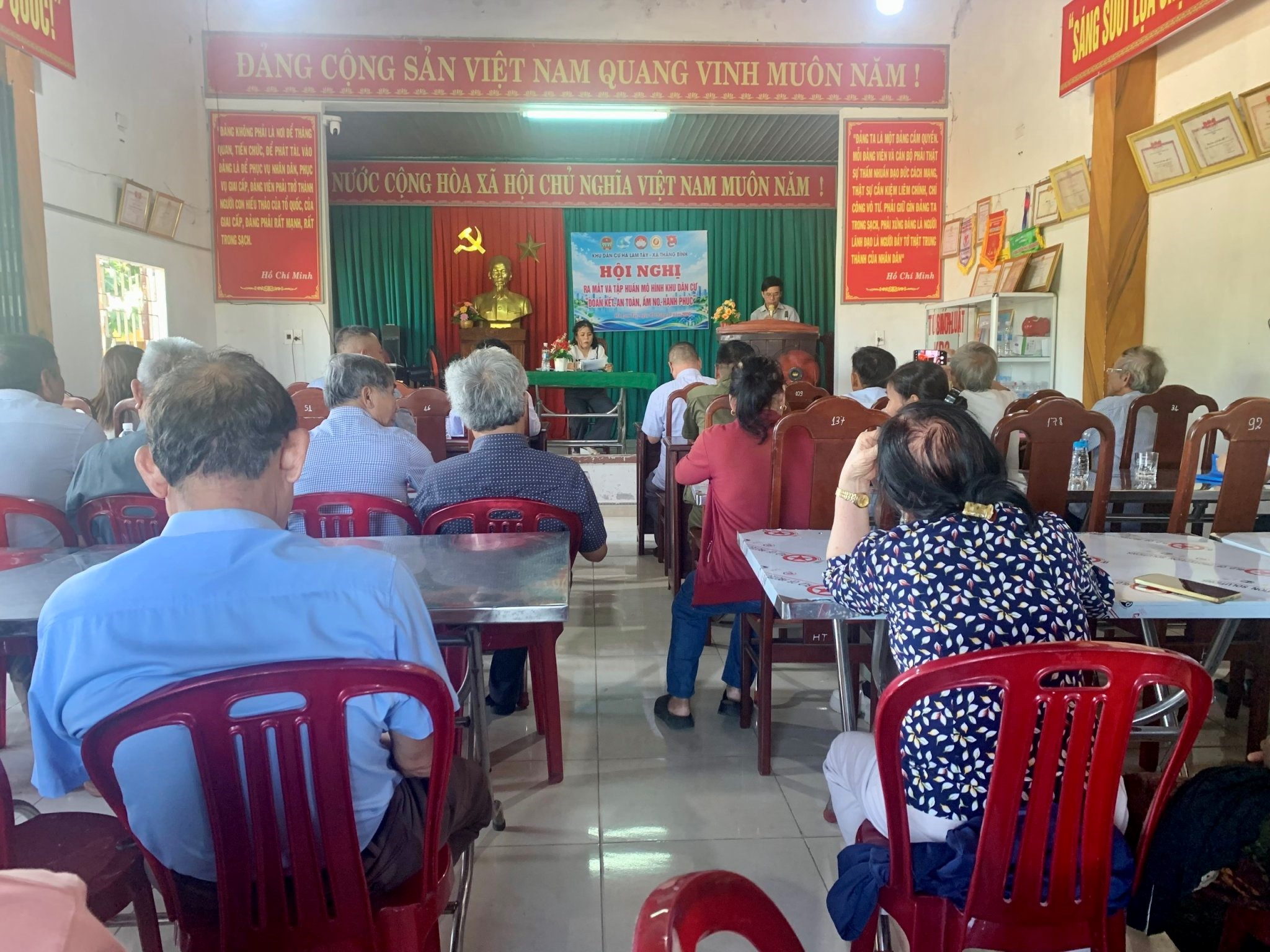 Thôn Hà Lam Tây ra mắt mô hình Khu dân cư “Đoàn kết, an toàn, ấm no, hạnh phúc”