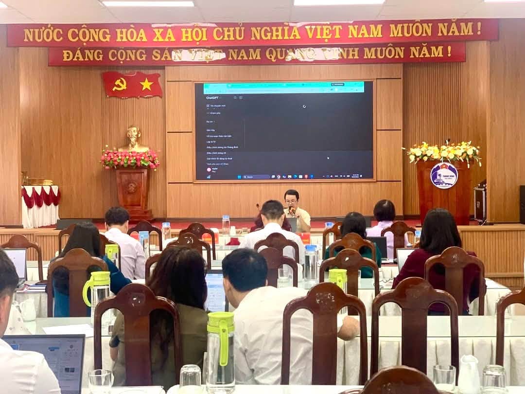 Tập huấn, bồi dưỡng ứng dụng trí tuệ nhân tạo (AI) trong công tác hành chính